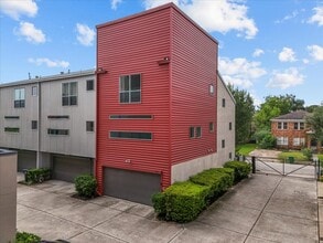 Building Photo - 2453 Wentworth St