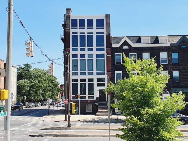 Building Photo - 143 E North Ave