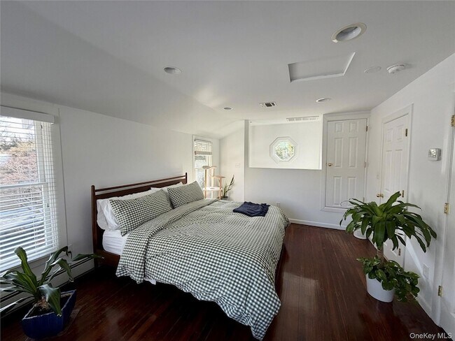 Building Photo - 109 14th Ave