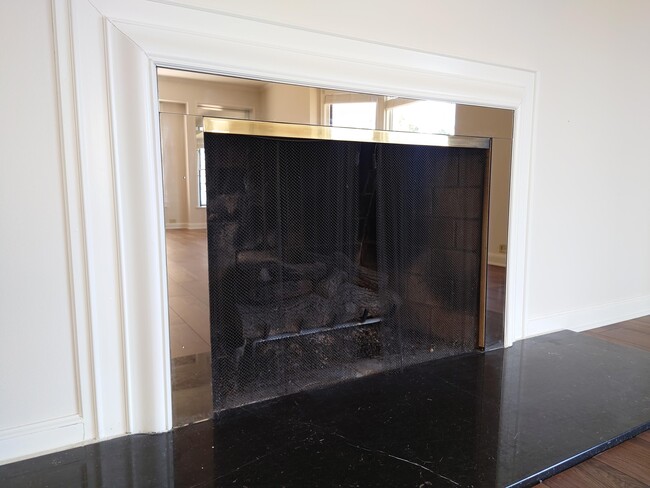 Building Photo - 3200 E Hampshire St