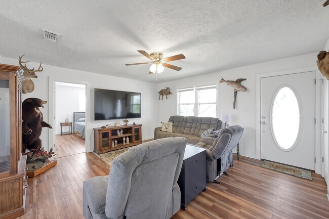 Building Photo - 1232 Co Rd 1805