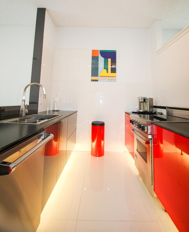 Building Photo - 661 Lake Wellington Dr