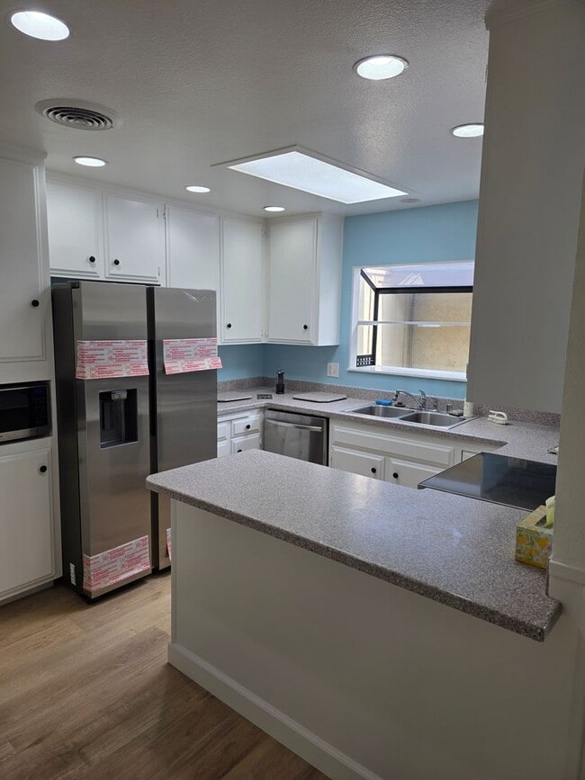 Building Photo - Single story 3 bedroom duplex right off El Camino Golf Course in the heart of Oceanside, recently...