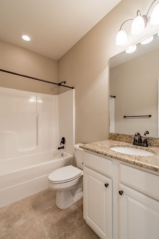 Building Photo - Like New 3 Bedroom Home near Stonebridge M...