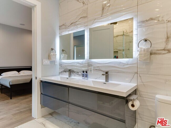 Building Photo - 4830 Pickford St