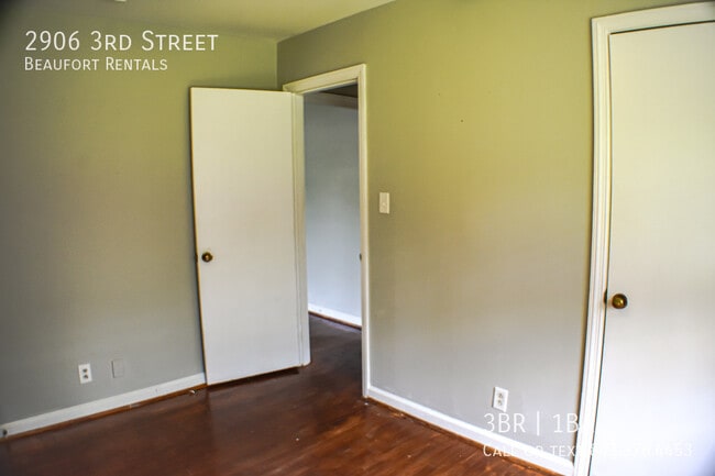 Building Photo - 2906 3rd St