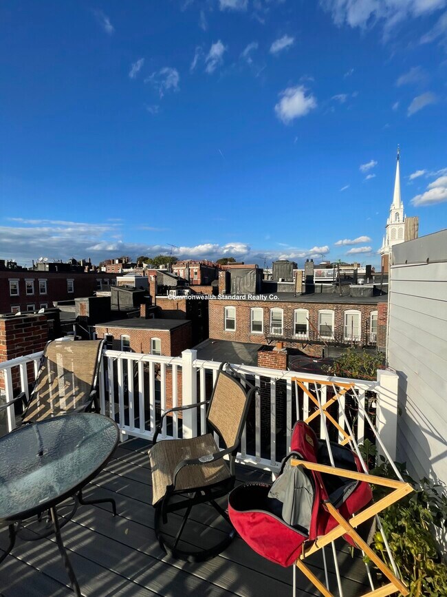 Building Photo - 152 Salem St