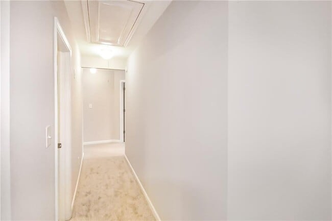 Building Photo - 2389 White Alder Dr NE