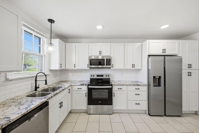 Building Photo - 417 S Huron Ave