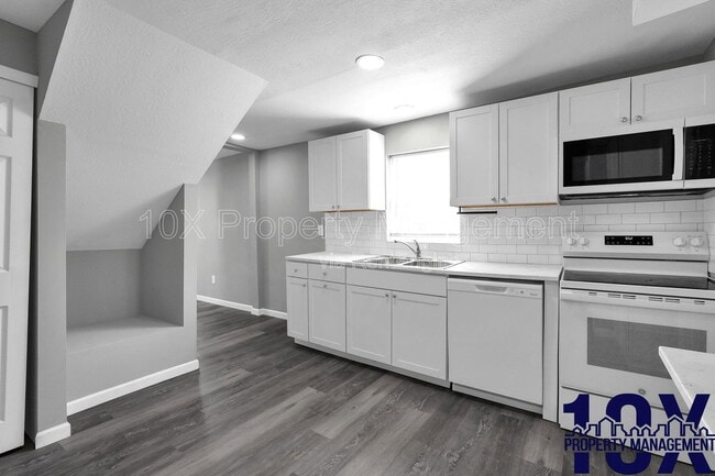 Building Photo - 2767 Hiawatha St