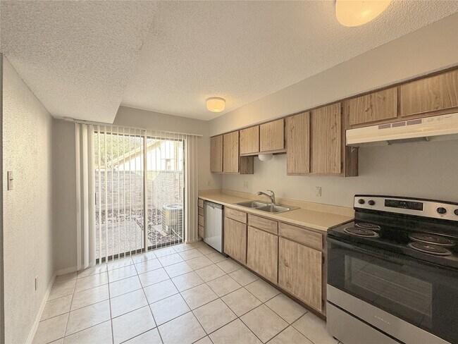 Building Photo - 13611 Garden Grove Ct