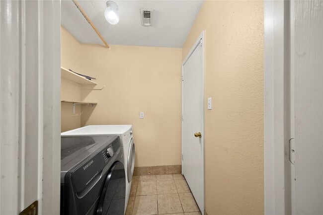 Building Photo - 1511 Brook Grove Dr