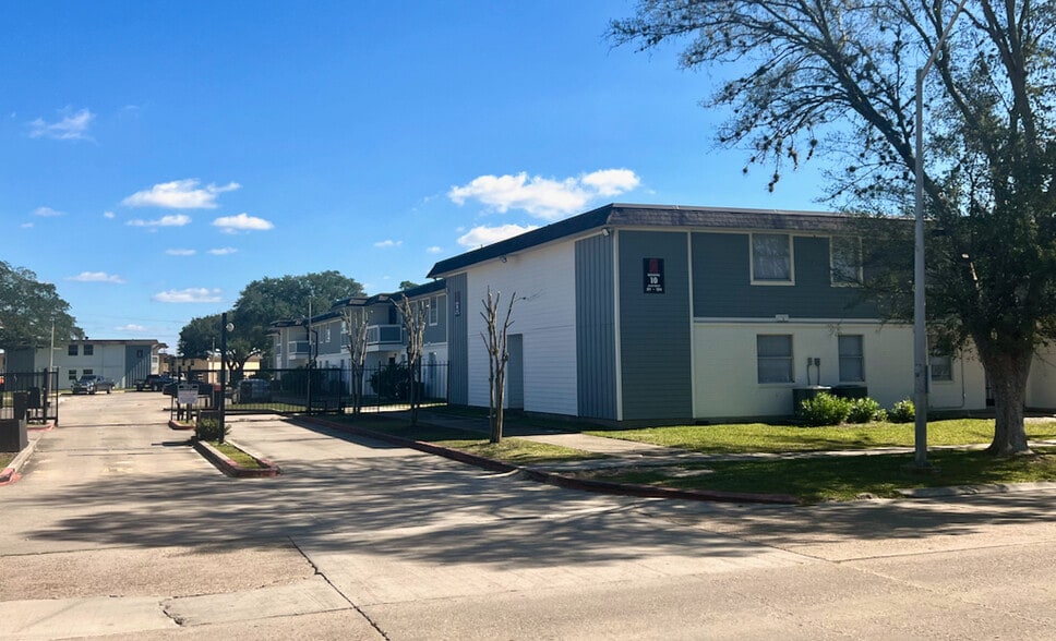 Entrance- Front Gate - Tiger Den Apartments