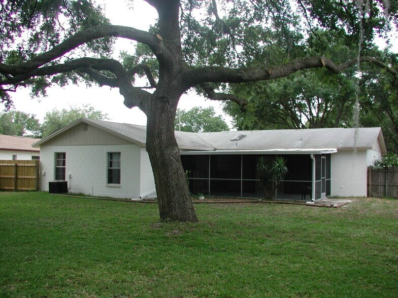 Building Photo - 3812 Pinedale St