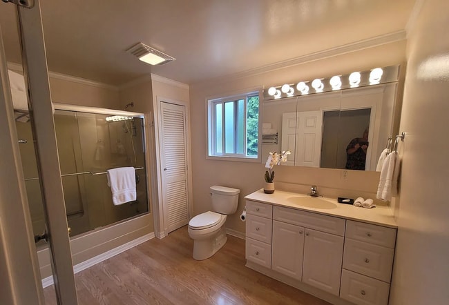 Building Photo - Charming Browns Point Home with Garage & B...