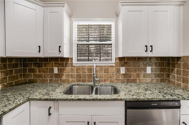 Building Photo - 960 N Grand Ave NW