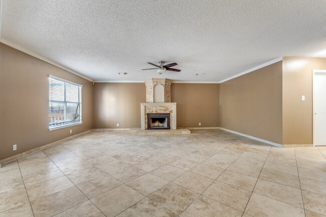 Building Photo - ***Special, Half Off One Months Rent with ...