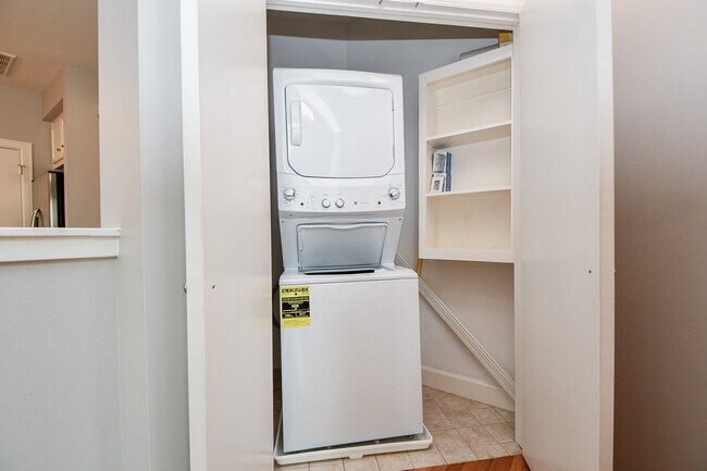 Building Photo - 3715 Main Plaza Dr