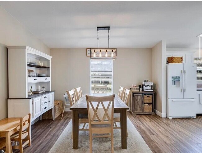 Building Photo - 2040 S Montana Cir