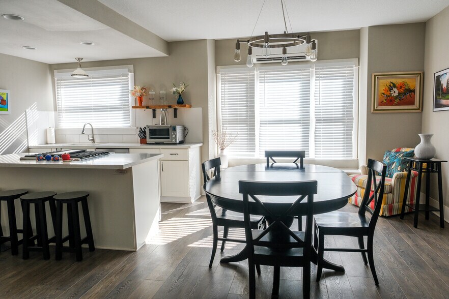 Building Photo - 5530 N Haight Ave