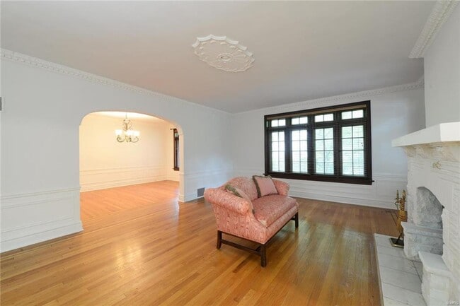 Building Photo - 7572-74 York