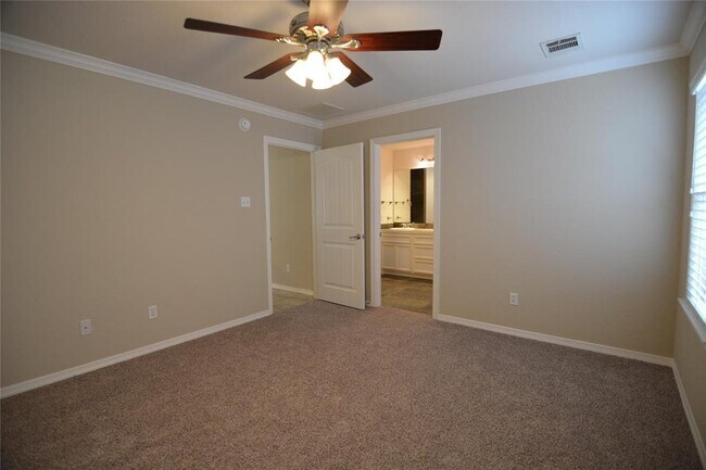 Building Photo - 105 Cove Pl Ct