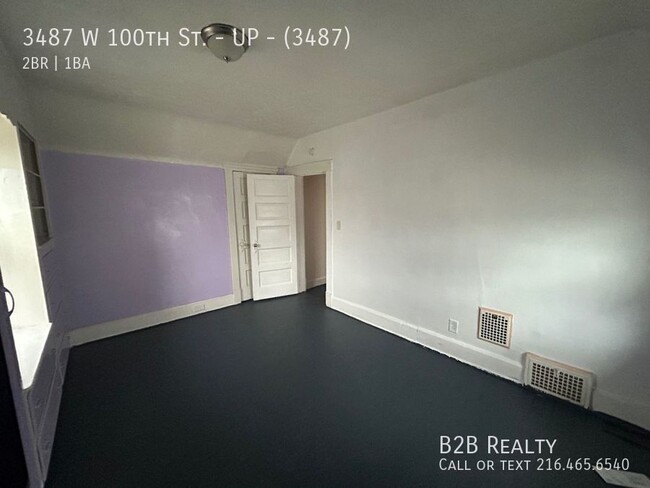 Building Photo - Spacious Two-Bedroom Unit in a Charming Mu...