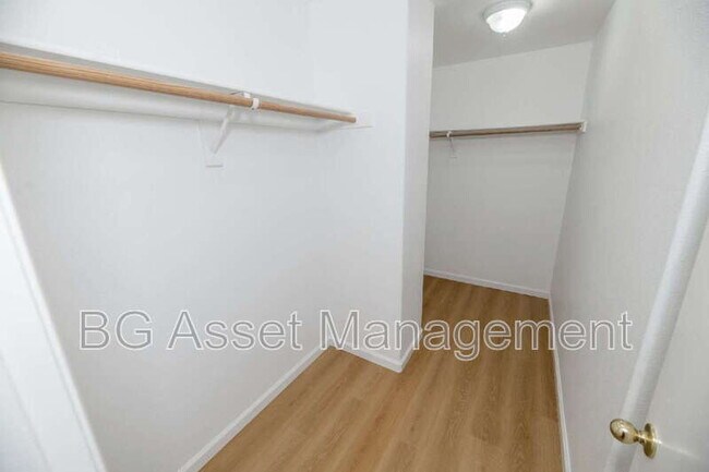 Building Photo - 128 Kingfisher St