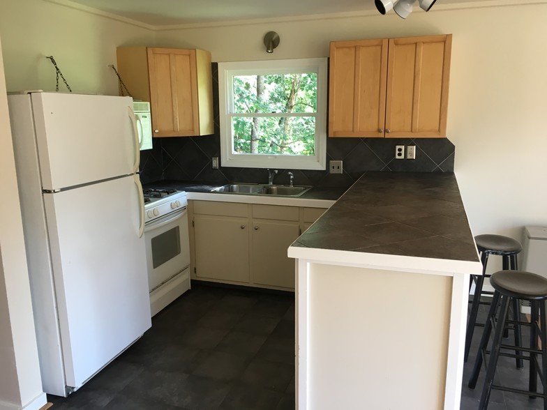 Building Photo - 257 Meadow Ln