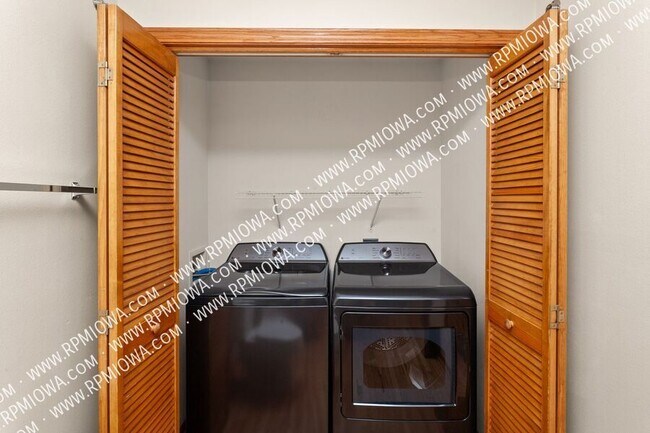 Building Photo - 8912 Highland Oaks Dr