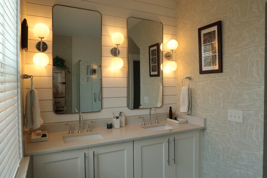 Building Photo - 994 Key Colony Ct