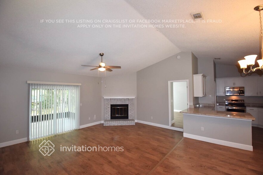 Building Photo - 2517 Weatherford Dr