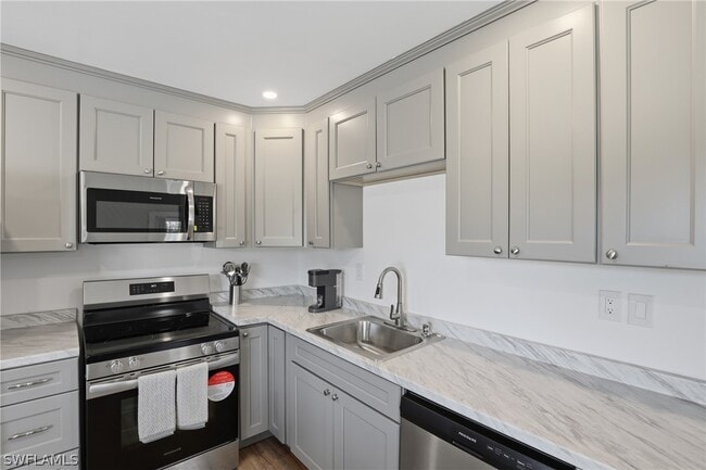 Building Photo - 1046 Periwinkle Way