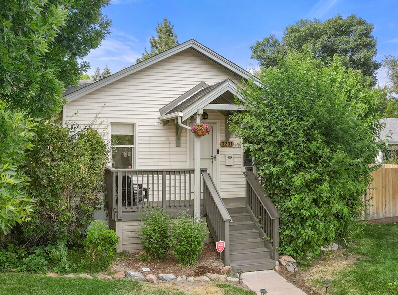 Primary Photo - 3201 E Jewell Ave