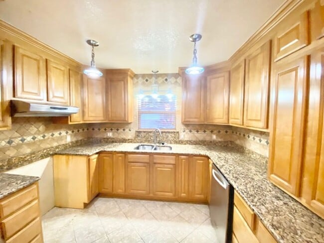 Building Photo - 361 Evergreen Pl