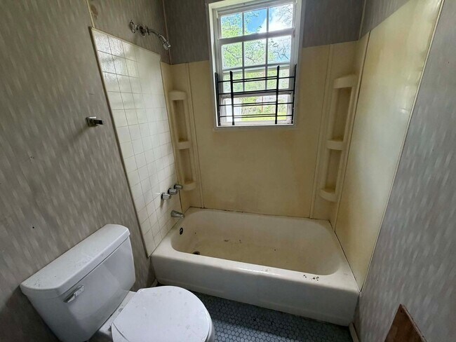 Building Photo - 3436 Fulton St