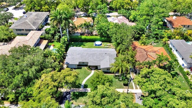 Building Photo - 535 Palermo Ave