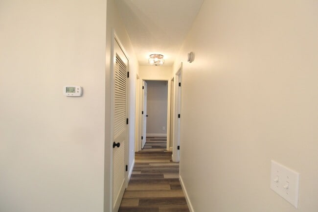 Building Photo - Fun and Stylish Living at Madison Manor! Top-Floor Condo with Vaulted Ceilings and Skylights