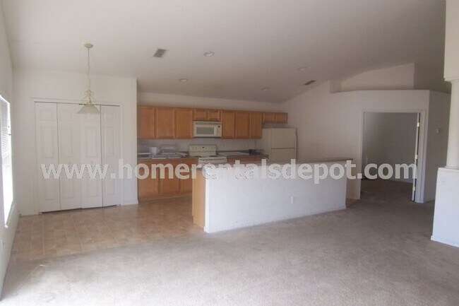 Building Photo - *PRICE REDUCTION* Spacious 4 bedroom home with 2 full bathrooms in Kissimmee – Your 1,816 Sq. Ft....