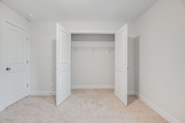 Building Photo - 917 Uplands Ln