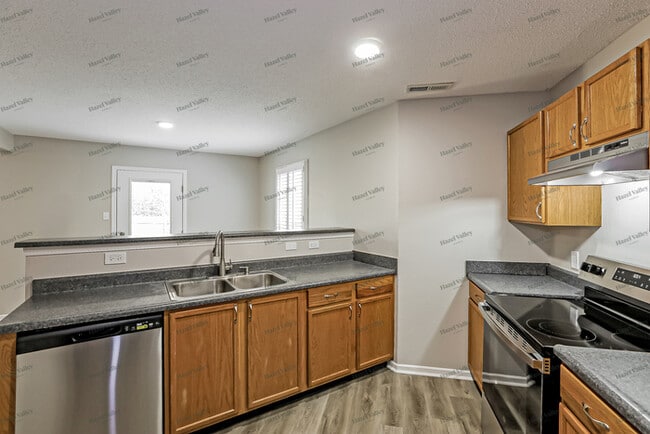 Building Photo - 10785 Cyrus Dr