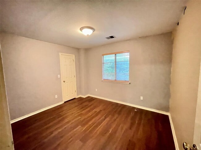 Building Photo - 3226 Raging River Dr