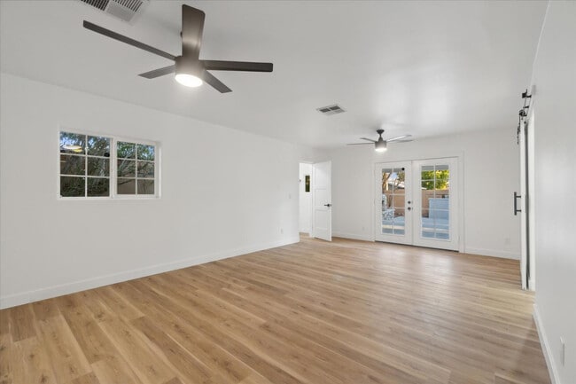 Building Photo - 8525 E Clarendon Ave