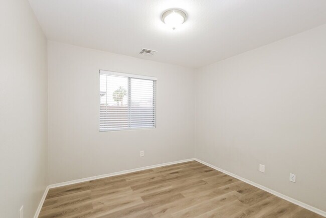 Building Photo - 9132 W Cordes Rd