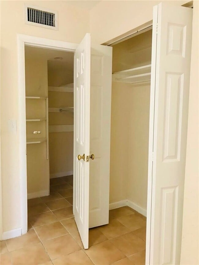 Building Photo - 521 NE 62nd St