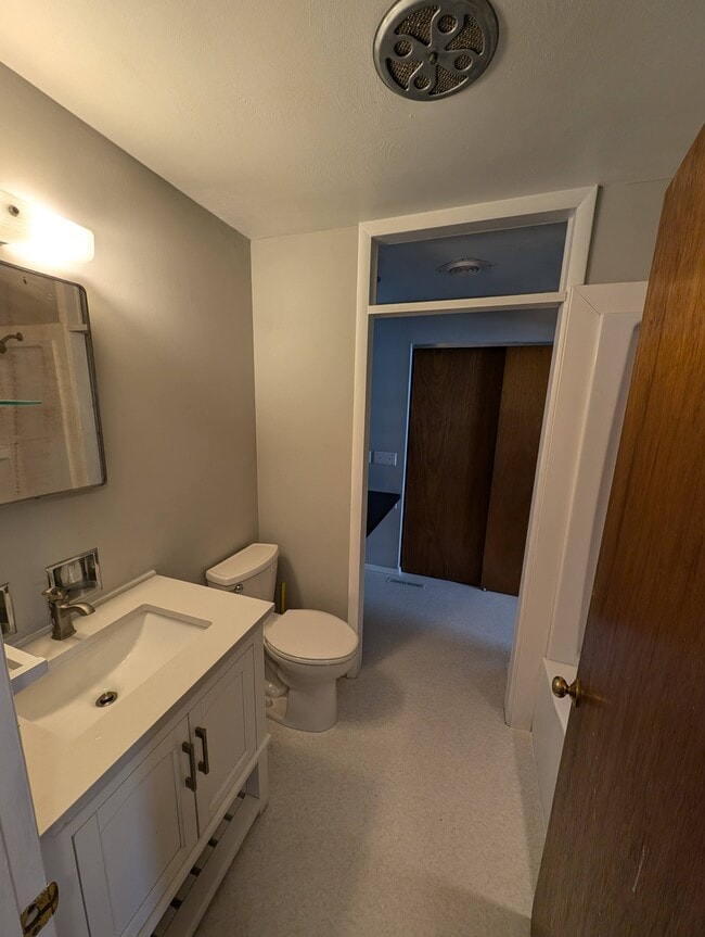 Bath 1 - 12025 Marwood Ln