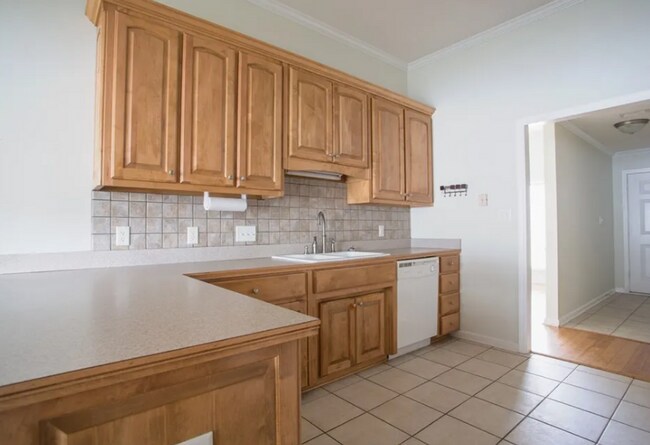 Building Photo - Southern Charm and Modern Comforts Await i...