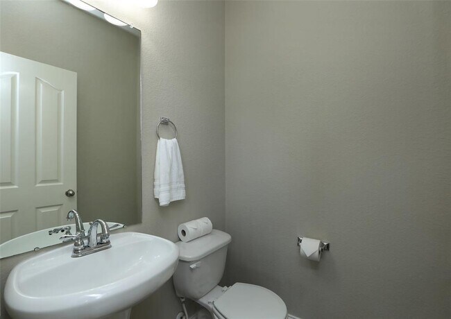 Building Photo - 9603 Red Rugosa Dr