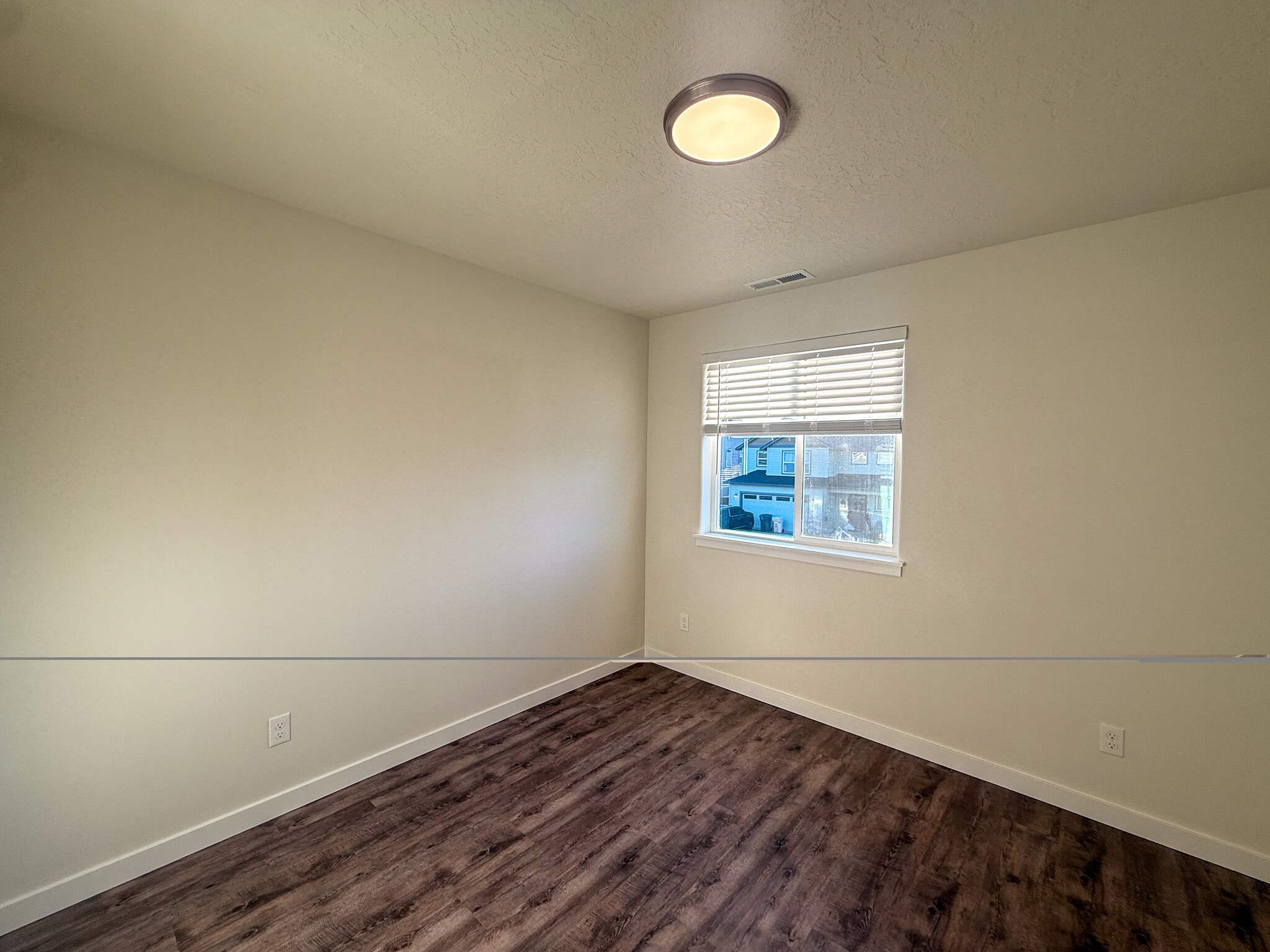 Building Photo - 507 NW Hillcrest Dr