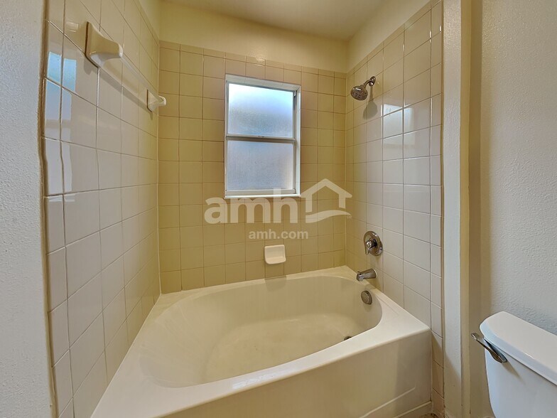 Building Photo - 927 Windton Oak Dr